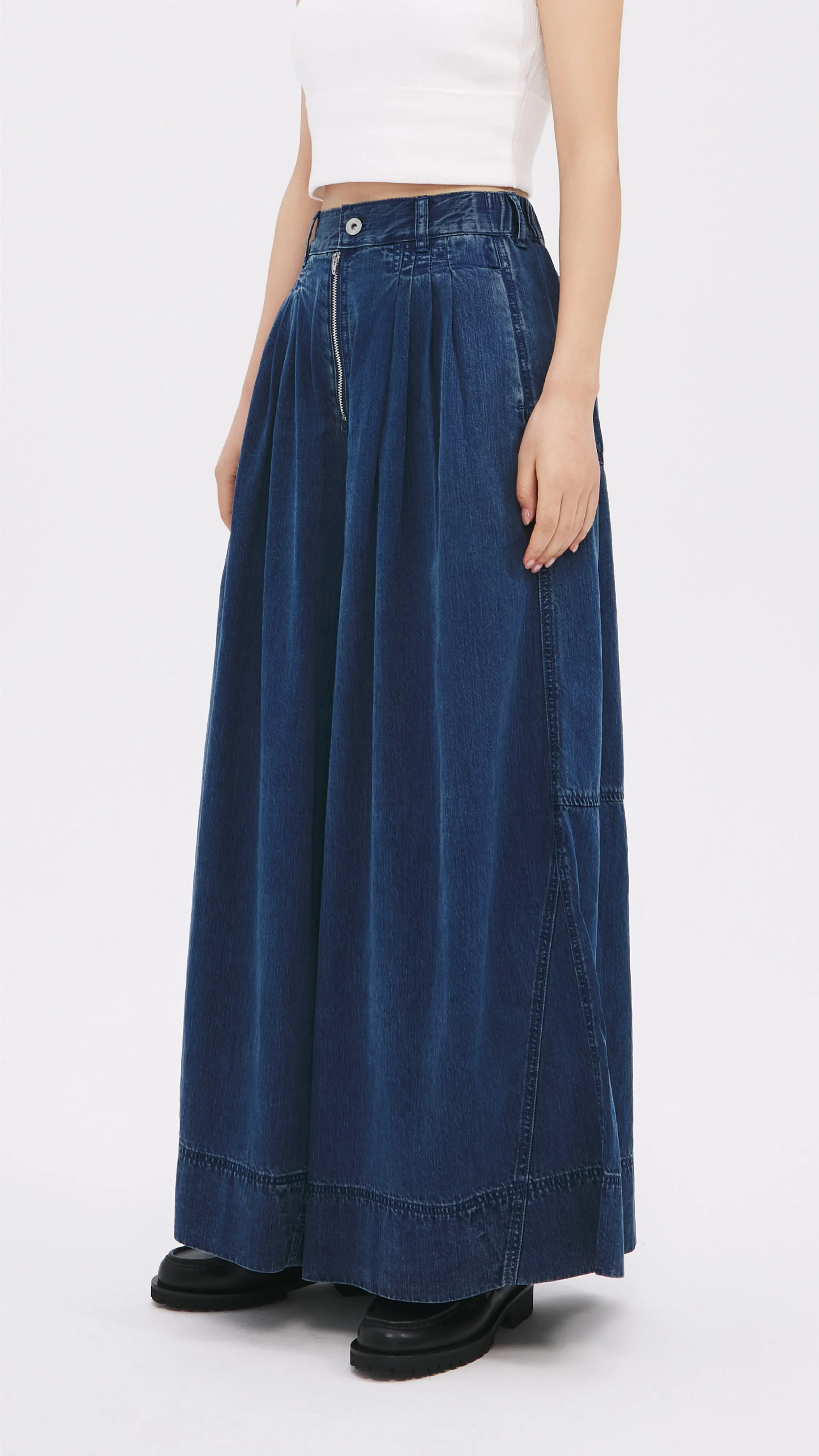 Wide-leg Jeans
